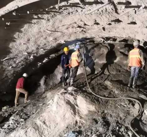 彝良拱顶带模注浆料的施工流程及注意事项